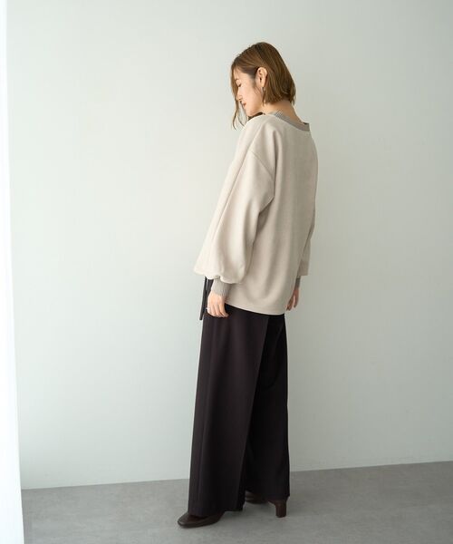 YECCA VECCA（イェッカヴェッカ）の「フェイクスエードデザインステッチプルオーバー（Tシャツ/カットソー・レディース・チャコールグレー/グレイッシュベージュ・FREE）」の22枚目の写真