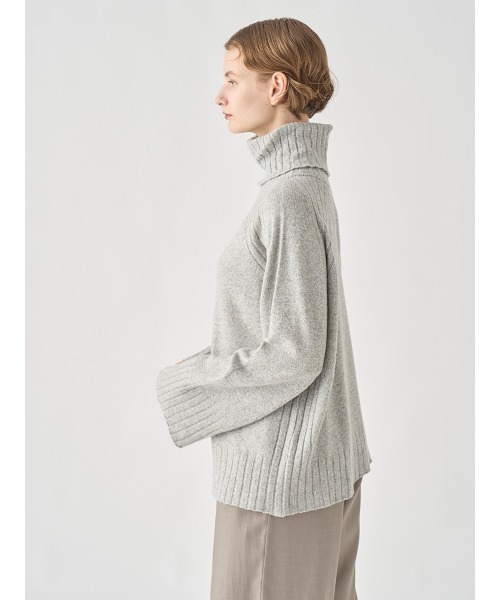 Eco Cashmere］カシミヤ混 オーバーサイズタートルネック長袖ニット