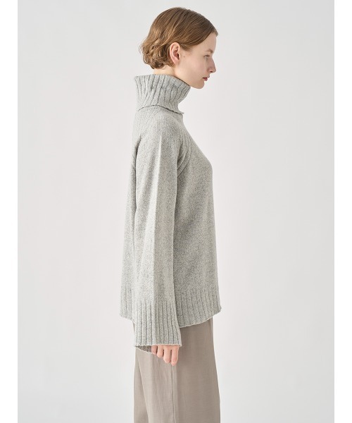Eco Cashmere］カシミヤ混 オーバーサイズタートルネック長袖ニット