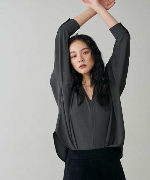 LARUTA(ラルータ)の「【LARUTA】衿付きスキッパードルマンプルオーバー(シャツ/ブラウス・レディース・ダークブラウン/アイボリー/チャコールグレー・FREE)」の12枚目の写真