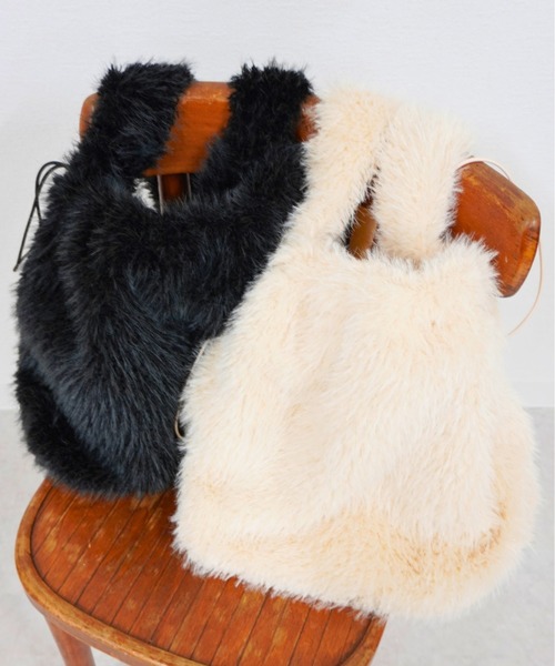 gossara(ゴサラ)の「巾着ファーショルダーバッグ(ショルダーバッグ・レディース・ブラック/ベージュ/グレー・FREE)」の9枚目の写真