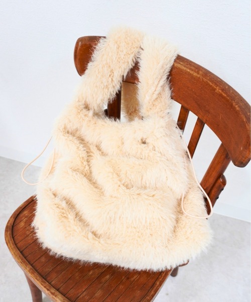 gossara(ゴサラ)の「巾着ファーショルダーバッグ(ショルダーバッグ・レディース・ブラック/ベージュ/グレー・FREE)」の12枚目の写真