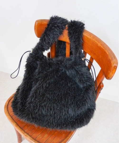 gossara(ゴサラ)の「巾着ファーショルダーバッグ(ショルダーバッグ・レディース・ブラック/ベージュ/グレー・FREE)」の13枚目の写真