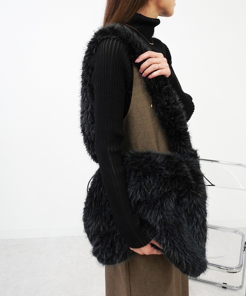 gossara(ゴサラ)の「巾着ファーショルダーバッグ(ショルダーバッグ・レディース・ブラック/ベージュ/グレー・FREE)」の6枚目の写真