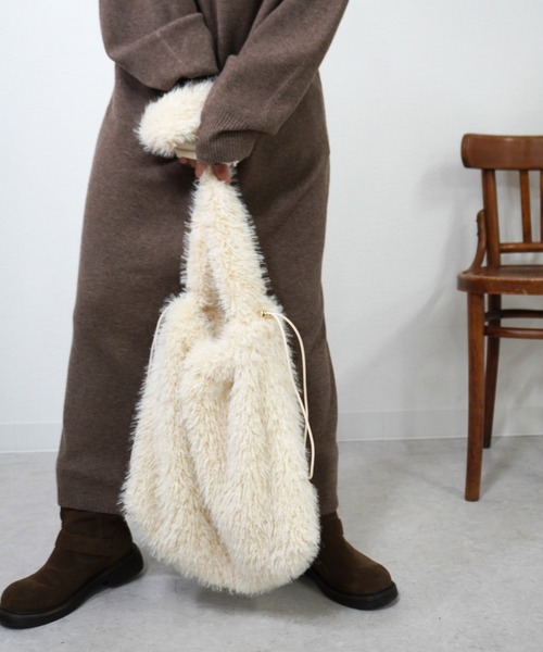 gossara(ゴサラ)の「巾着ファーショルダーバッグ(ショルダーバッグ・レディース・ブラック/ベージュ/グレー・FREE)」の16枚目の写真