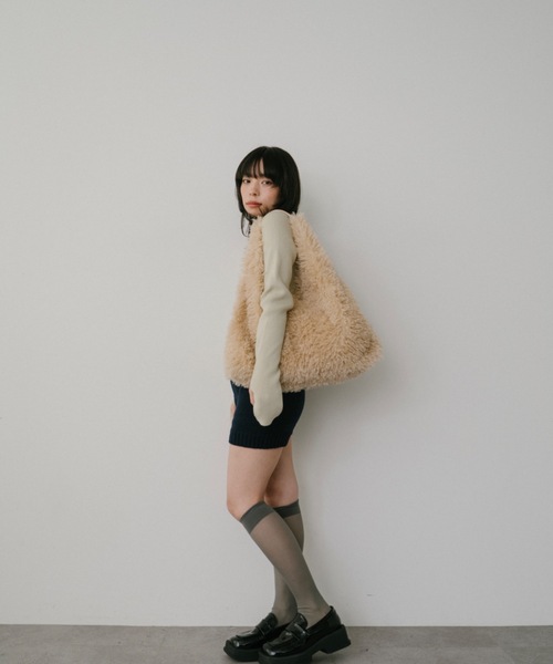 DRWCYS(ドロシーズ)の「シャギーファーバッグ(トートバッグ・レディース・ベージュ/ブラック・FREE)」の14枚目の写真