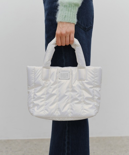 MARITHE + FRANCOIS GIRBAUD(マリテフランソワジルボー)の「CLASSIC LOGO MATT METALLIC PADDING BAG(ハンドバッグ・レディース・グレー/アイボリー/Black・フリー)」の12枚目の写真