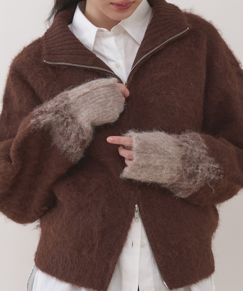 MUHET（ミュエータ）の「gradation sleeve driver zip knit / グラデーションドライバーズニット（カーディガン/ボレロ・レディース・チャコールグレー/ブラウン・FREE）」の2枚目の写真