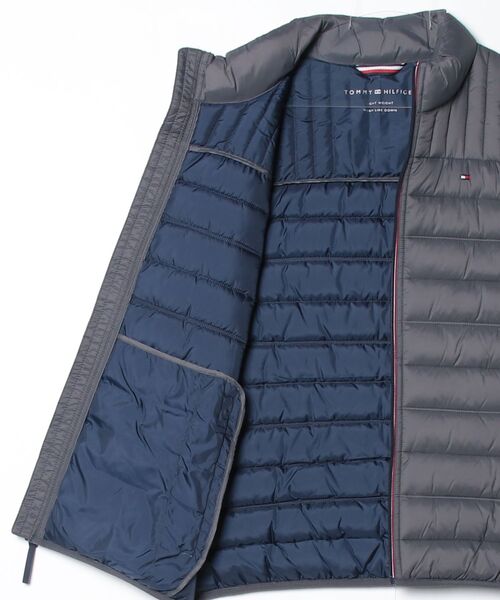 TOMMY HILFIGER（トミーヒルフィガー）の「TOMMY HILFIGER トミーヒルフィガー キルティング 中綿 ベスト（ダウンベスト・メンズ・ネイビー/チャコール/ブラック・MEDIUM/LARGE/SMALL/X-LARGE）」の14枚目の写真