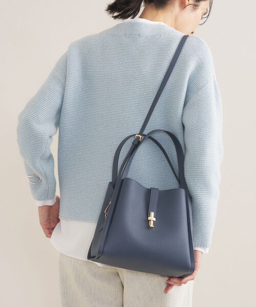 INDIVI（インディヴィ）の「【合皮／ミドルサイズ】春カラーフォルムバッグ（ハンドバッグ・レディース・ライトグリーン/ネイビー/ベージュ/ブラック・00）」の4枚目の写真