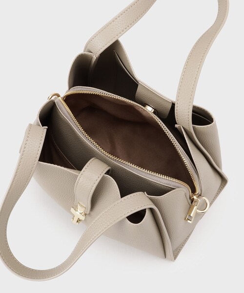 INDIVI（インディヴィ）の「【合皮／ミドルサイズ】春カラーフォルムバッグ（ハンドバッグ・レディース・ライトグリーン/ネイビー/ベージュ/ブラック・00）」の11枚目の写真