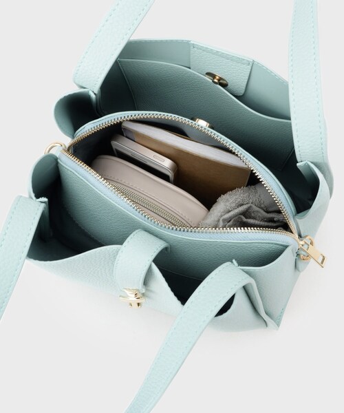 INDIVI（インディヴィ）の「【合皮／ミドルサイズ】春カラーフォルムバッグ（ハンドバッグ・レディース・ライトグリーン/ネイビー/ベージュ/ブラック・00）」の9枚目の写真