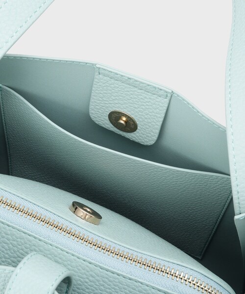 INDIVI（インディヴィ）の「【合皮／ミドルサイズ】春カラーフォルムバッグ（ハンドバッグ・レディース・ライトグリーン/ネイビー/ベージュ/ブラック・00）」の8枚目の写真