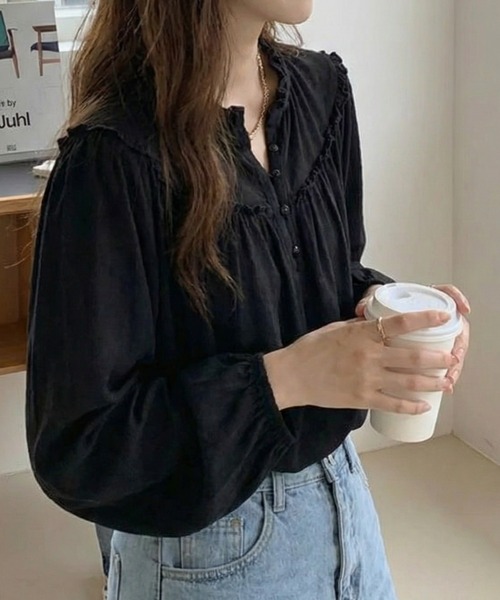 cammie(キャミー)の「フリルデザイントップス(シャツ/ブラウス・レディース・ホワイト/ブラック・M/L)」の4枚目の写真