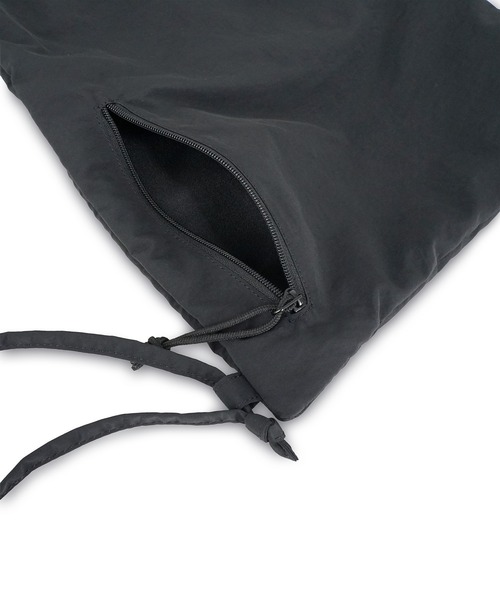 GYDA(ジェイダ)の「GYDA(ジェイダ)ナップサック 缶バッジ付き GY-B444 カジュアル(バックパック/リュック・レディース・ブラック・FREE)」の9枚目の写真