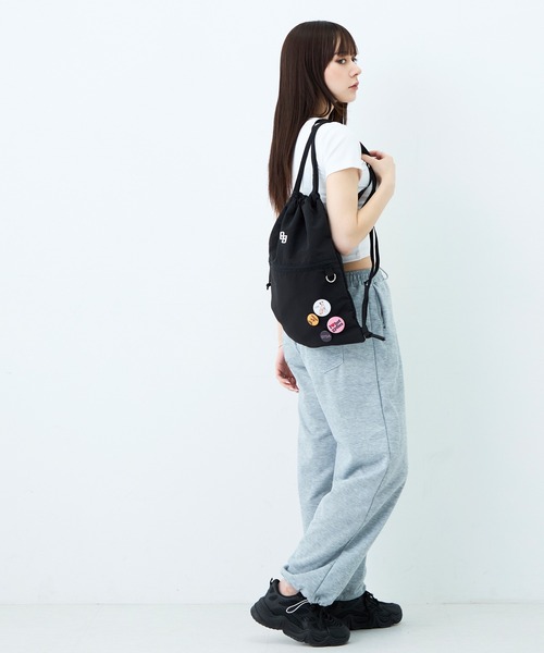 GYDA(ジェイダ)の「GYDA(ジェイダ)ナップサック 缶バッジ付き GY-B444 カジュアル(バックパック/リュック・レディース・ブラック・FREE)」の13枚目の写真