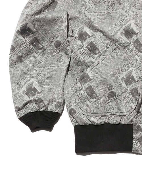 BEAMS PLUS(ビームスプラス)の「Sports Blouson Newspaper Jacquard(ブルゾン・メンズ・ブラック/ブルー・X-LARGE/LARGE/MEDIUM/SMALL)」の5枚目の写真