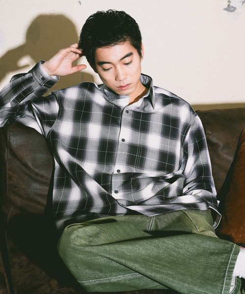 niko and...（ニコアンド）の「イージーケアカラミチェックシャツ（シャツ/ブラウス・メンズ・グリーン/アイボリー/ブラック/ブルー・MEDIUM/LARGE）」の2枚目の写真