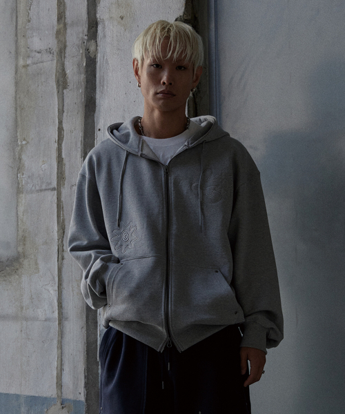 TONY LAWRENCE(トニーローレンス)の「アプリケフードジップアップ メランジグレー(パーカー・レディース・その他・SMALL/MEDIUM/LARGE)」の1枚目の写真