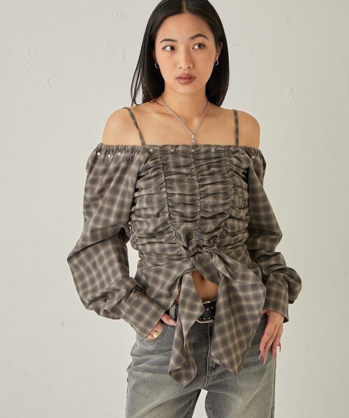 WHO'S WHO gallery（フーズフーギャラリー）の「イレヘムギャザーオフショルブラウス（シャツ/ブラウス・レディース・ブラウン/ブラック・FREE）」の19枚目の写真