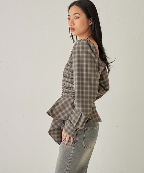 WHO'S WHO gallery（フーズフーギャラリー）の「イレヘムギャザーオフショルブラウス（シャツ/ブラウス・レディース・ブラウン/ブラック・FREE）」の17枚目の写真