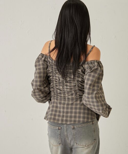 WHO'S WHO gallery（フーズフーギャラリー）の「イレヘムギャザーオフショルブラウス（シャツ/ブラウス・レディース・ブラウン/ブラック・FREE）」の16枚目の写真