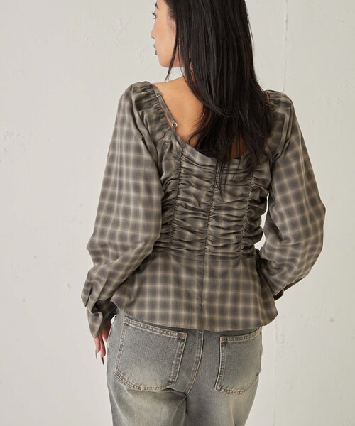 WHO'S WHO gallery（フーズフーギャラリー）の「イレヘムギャザーオフショルブラウス（シャツ/ブラウス・レディース・ブラウン/ブラック・FREE）」の13枚目の写真