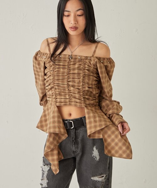 WHO'S WHO gallery（フーズフーギャラリー）の「イレヘムギャザーオフショルブラウス（シャツ/ブラウス・レディース・ブラウン/ブラック・FREE）」の10枚目の写真