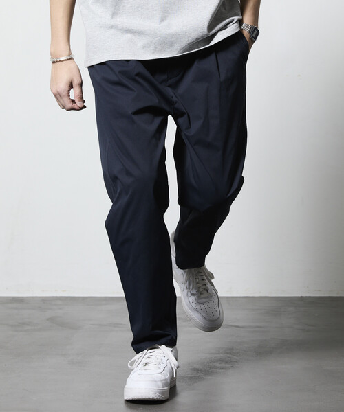 FREAK'S STORE（フリークスストア）の「限定展開 Easy Care Fabric スリムテーパードシルエット ポリチノクロス イージーパンツ/吸水速乾/UVカット（チノパンツ・メンズ・チャコールグレー/ブラック/ネイビー/ベージュ/オリーブ・SMALL/MEDIUM/LARGE）」の5枚目の写真