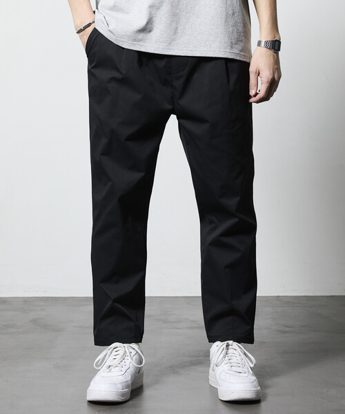 FREAK'S STORE（フリークスストア）の「限定展開 Easy Care Fabric スリムテーパードシルエット ポリチノクロス イージーパンツ/吸水速乾/UVカット（チノパンツ・メンズ・チャコールグレー/ブラック/ネイビー/ベージュ/オリーブ・SMALL/MEDIUM/LARGE）」の2枚目の写真