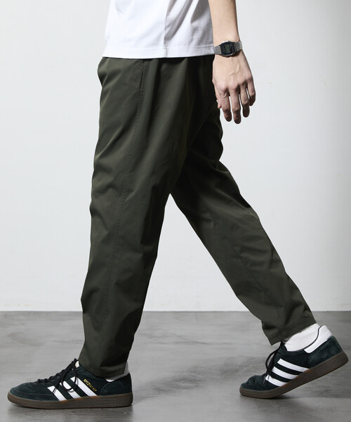 FREAK'S STORE（フリークスストア）の「限定展開 Easy Care Fabric スリムテーパードシルエット ポリチノクロス イージーパンツ/吸水速乾/UVカット（チノパンツ・メンズ・チャコールグレー/ブラック/ネイビー/ベージュ/オリーブ・SMALL/MEDIUM/LARGE）」の11枚目の写真