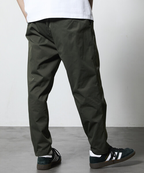 FREAK'S STORE（フリークスストア）の「限定展開 Easy Care Fabric スリムテーパードシルエット ポリチノクロス イージーパンツ/吸水速乾/UVカット（チノパンツ・メンズ・チャコールグレー/ブラック/ネイビー/ベージュ/オリーブ・SMALL/MEDIUM/LARGE）」の14枚目の写真
