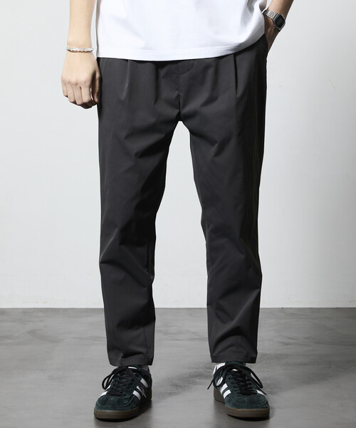 FREAK'S STORE（フリークスストア）の「限定展開 Easy Care Fabric スリムテーパードシルエット ポリチノクロス イージーパンツ/吸水速乾/UVカット（チノパンツ・メンズ・チャコールグレー/ブラック/ネイビー/ベージュ/オリーブ・SMALL/MEDIUM/LARGE）」の16枚目の写真