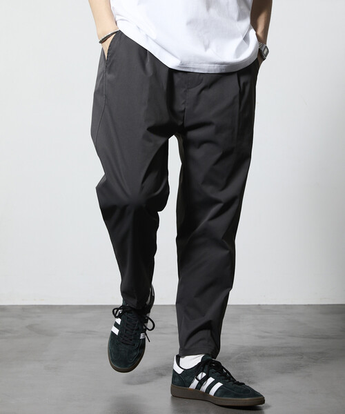 FREAK'S STORE（フリークスストア）の「限定展開 Easy Care Fabric スリムテーパードシルエット ポリチノクロス イージーパンツ/吸水速乾/UVカット（チノパンツ・メンズ・チャコールグレー/ブラック/ネイビー/ベージュ/オリーブ・SMALL/MEDIUM/LARGE）」の17枚目の写真