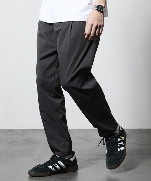 FREAK'S STORE（フリークスストア）の「限定展開 Easy Care Fabric スリムテーパードシルエット ポリチノクロス イージーパンツ/吸水速乾/UVカット（チノパンツ・メンズ・チャコールグレー/ブラック/ネイビー/ベージュ/オリーブ・SMALL/MEDIUM/LARGE）」の18枚目の写真