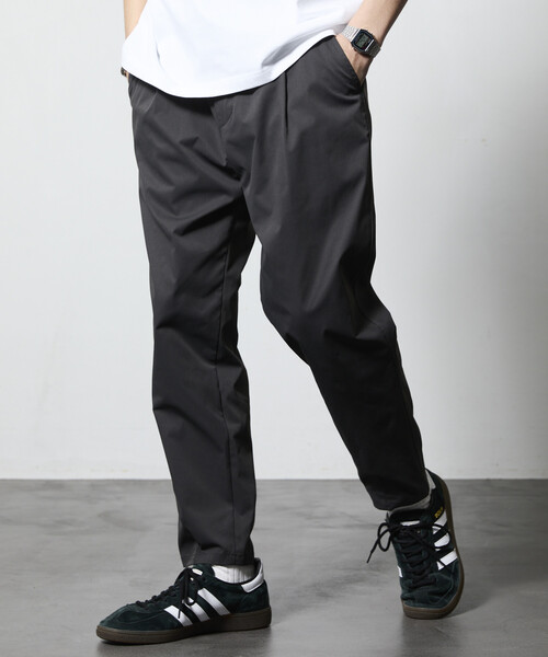 FREAK'S STORE（フリークスストア）の「限定展開 Easy Care Fabric スリムテーパードシルエット ポリチノクロス イージーパンツ/吸水速乾/UVカット（チノパンツ・メンズ・チャコールグレー/ブラック/ネイビー/ベージュ/オリーブ・SMALL/MEDIUM/LARGE）」の20枚目の写真