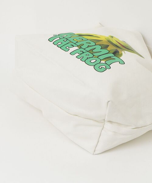 Disney（ディズニー）の「ディズニー カーミット キャンバストートバッグ [DMP-TTB08 CANVAS TOTE BAG KERMIT]（トートバッグ・メンズ・アイボリー・FREE）」の3枚目の写真