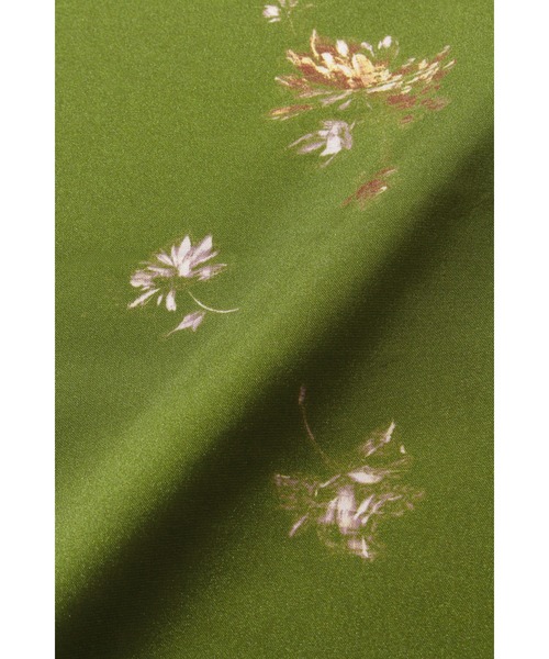 SNIDEL(スナイデル)の「グレージングフラワースカーフ(バンダナ/スカーフ・レディース・ドット/カーキ/アイボリー・F)」の10枚目の写真