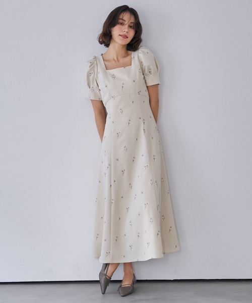 NOELA（ノエラ）の「【Premium】フラワー刺繍ワンピース（ワンピース・レディース・ベージュ/ネイビー・フリー）」の3枚目の写真