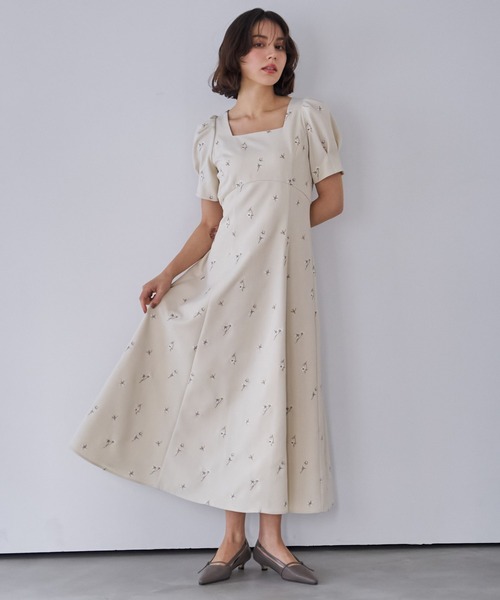 NOELA（ノエラ）の「【Premium】フラワー刺繍ワンピース（ワンピース・レディース・ベージュ/ネイビー・フリー）」の4枚目の写真