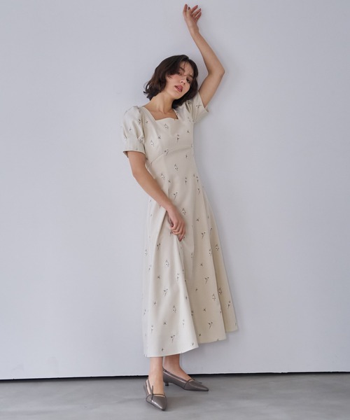 NOELA（ノエラ）の「【Premium】フラワー刺繍ワンピース（ワンピース・レディース・ベージュ/ネイビー・フリー）」の5枚目の写真