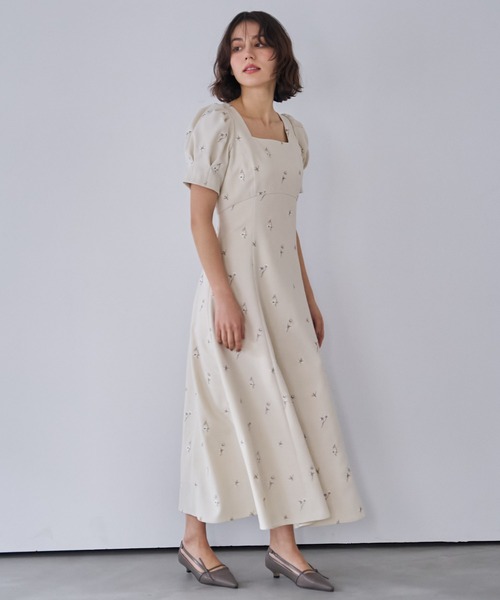 NOELA（ノエラ）の「【Premium】フラワー刺繍ワンピース（ワンピース・レディース・ベージュ/ネイビー・フリー）」の6枚目の写真