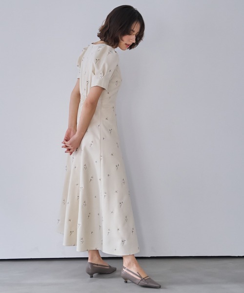 NOELA（ノエラ）の「【Premium】フラワー刺繍ワンピース（ワンピース・レディース・ベージュ/ネイビー・フリー）」の7枚目の写真