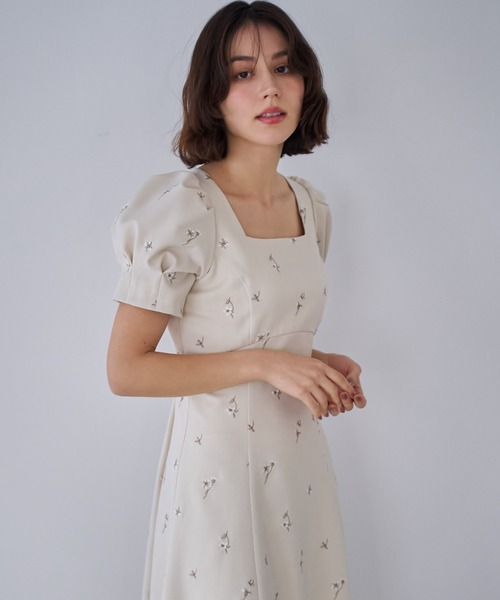 NOELA（ノエラ）の「【Premium】フラワー刺繍ワンピース（ワンピース・レディース・ベージュ/ネイビー・フリー）」の10枚目の写真