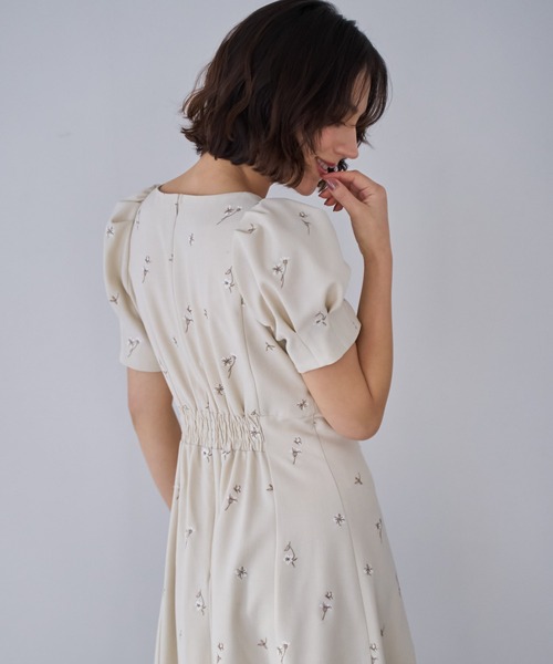 NOELA（ノエラ）の「【Premium】フラワー刺繍ワンピース（ワンピース・レディース・ベージュ/ネイビー・フリー）」の11枚目の写真