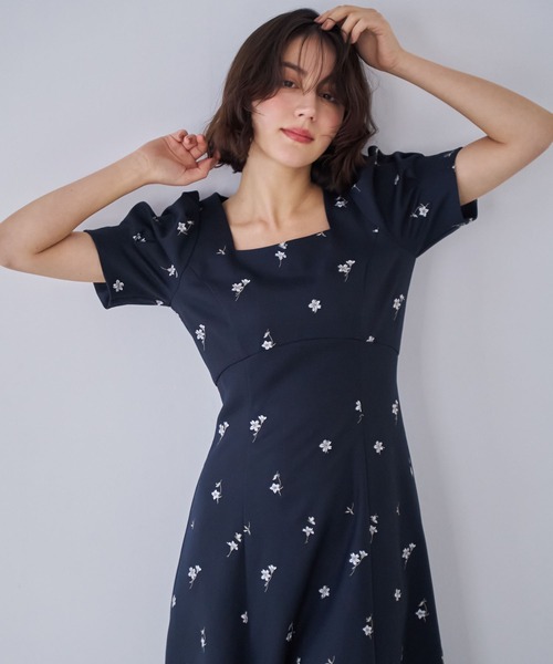 NOELA（ノエラ）の「【Premium】フラワー刺繍ワンピース（ワンピース・レディース・ベージュ/ネイビー・フリー）」の17枚目の写真