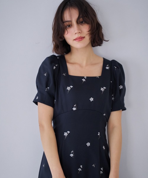 NOELA（ノエラ）の「【Premium】フラワー刺繍ワンピース（ワンピース・レディース・ベージュ/ネイビー・フリー）」の18枚目の写真