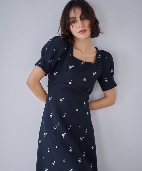 NOELA（ノエラ）の「【Premium】フラワー刺繍ワンピース（ワンピース・レディース・ベージュ/ネイビー・フリー）」の19枚目の写真