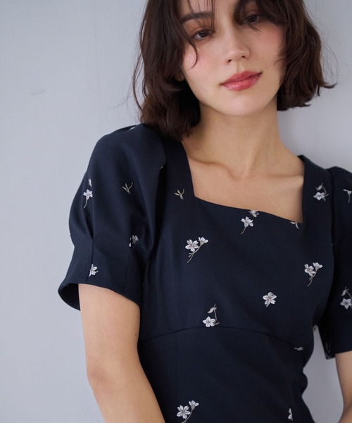 NOELA（ノエラ）の「【Premium】フラワー刺繍ワンピース（ワンピース・レディース・ベージュ/ネイビー・フリー）」の20枚目の写真
