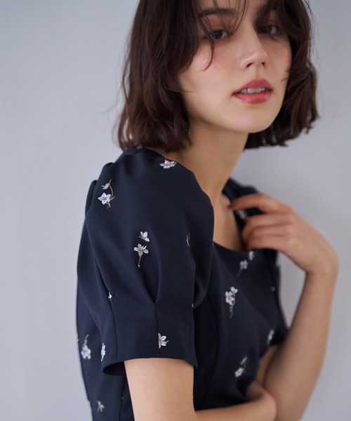 NOELA（ノエラ）の「【Premium】フラワー刺繍ワンピース（ワンピース・レディース・ベージュ/ネイビー・フリー）」の21枚目の写真